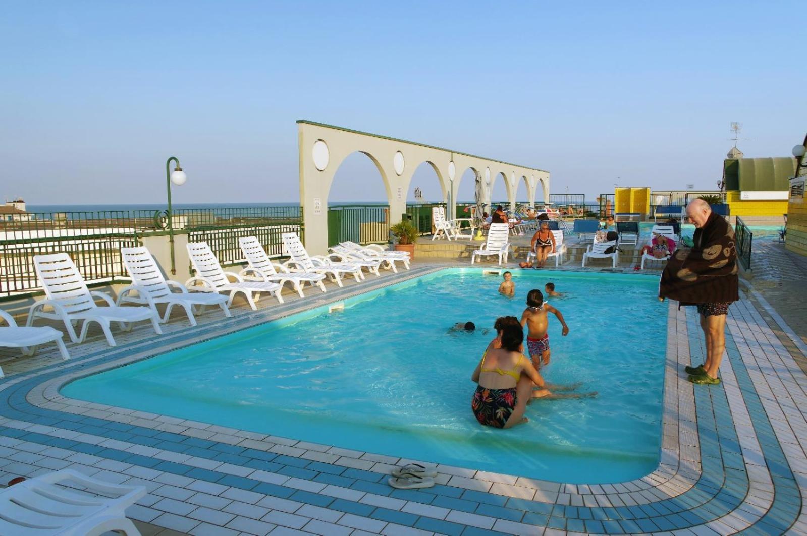 Hotel Diffuso Caorle: Family-Friendly Resort with Pools and Pet Amenities Exterior photo