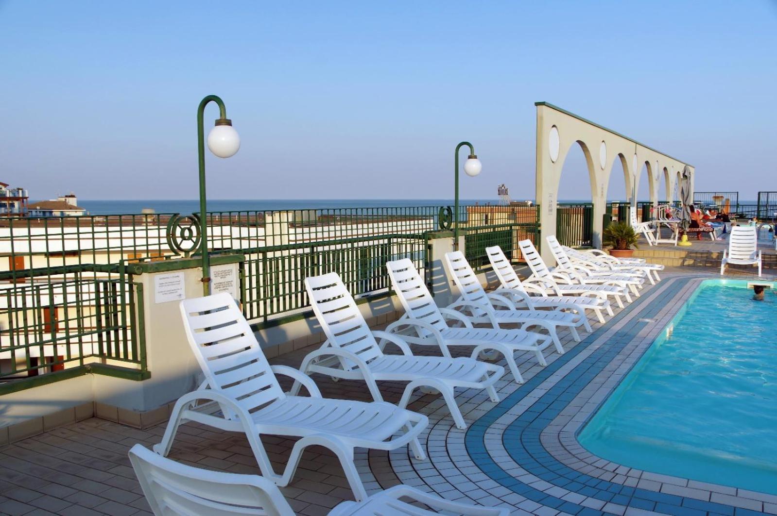 Hotel Diffuso Caorle: Family-Friendly Resort with Pools and Pet Amenities Exterior photo