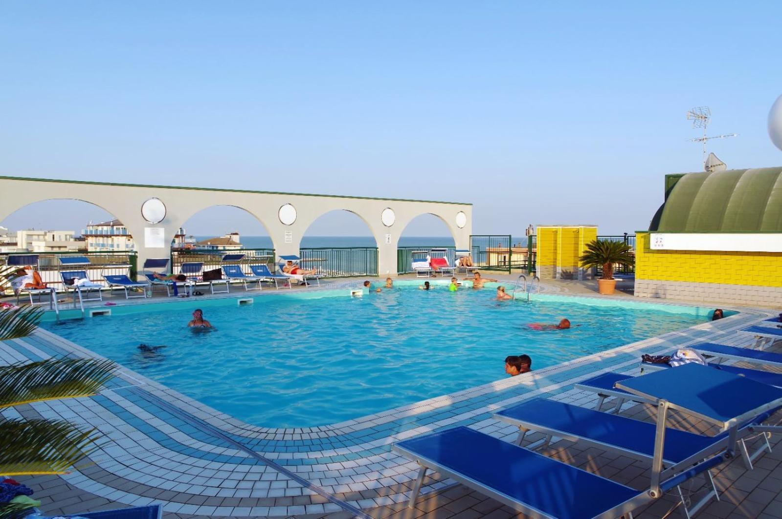 Hotel Diffuso Caorle: Family-Friendly Resort with Pools and Pet Amenities Exterior photo