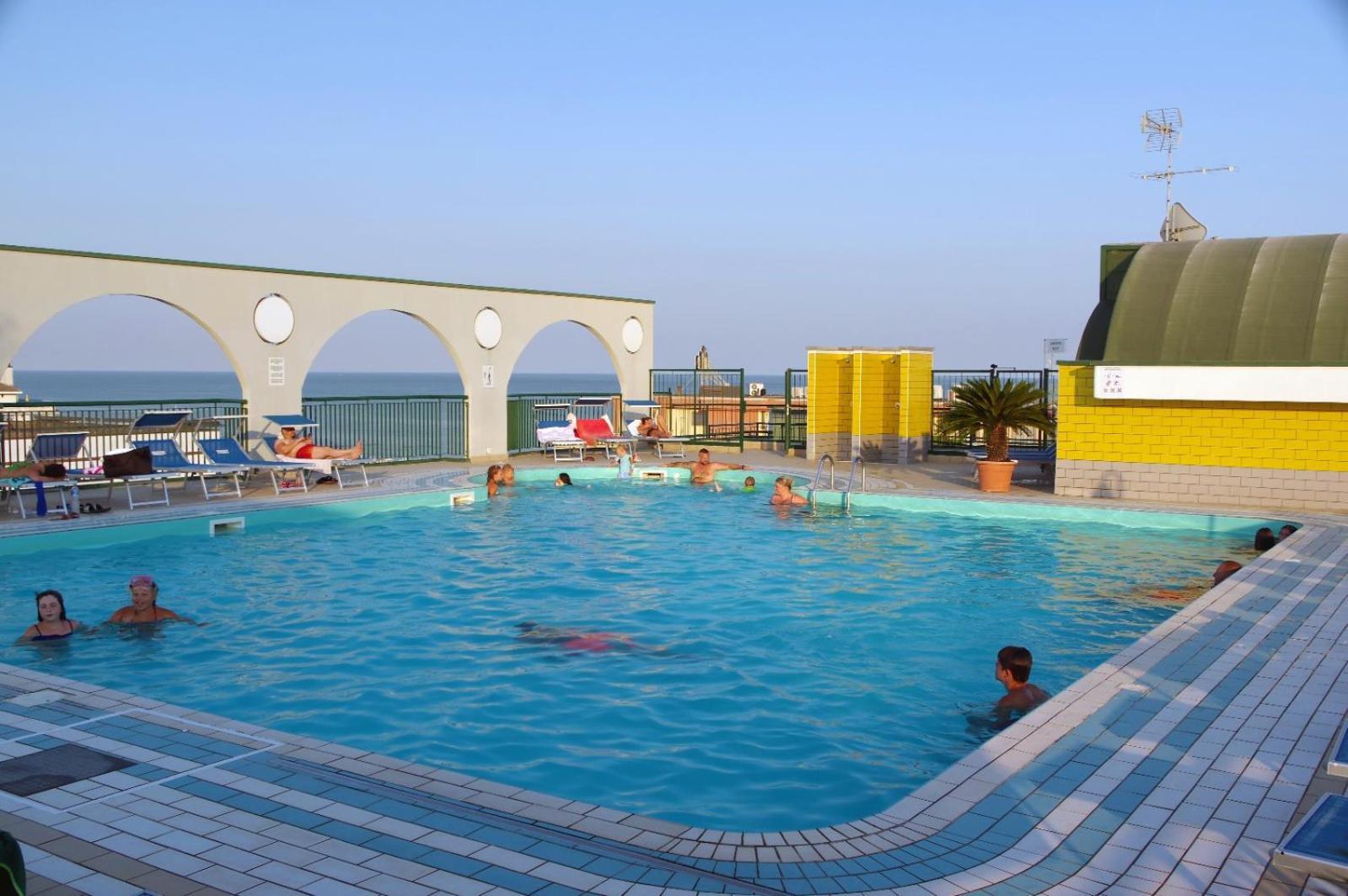 Hotel Diffuso Caorle: Family-Friendly Resort with Pools and Pet Amenities Exterior photo