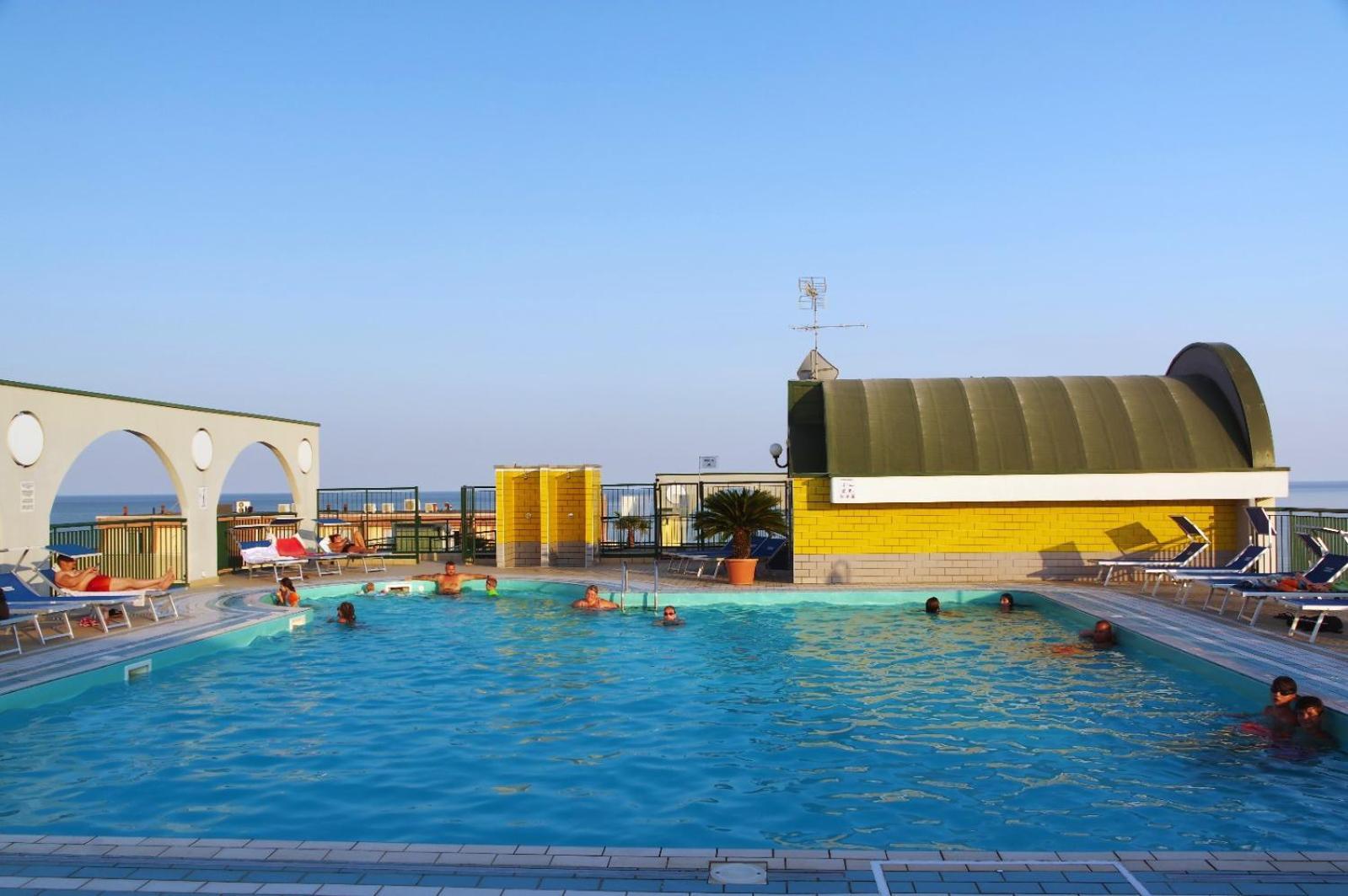 Hotel Diffuso Caorle: Family-Friendly Resort with Pools and Pet Amenities Exterior photo