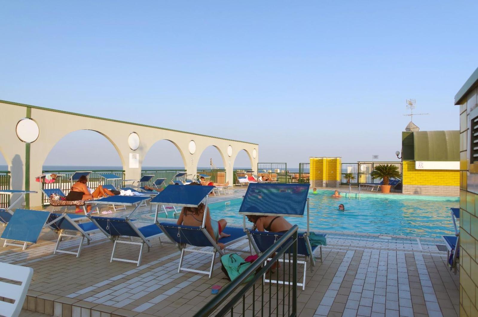 Hotel Diffuso Caorle: Family-Friendly Resort with Pools and Pet Amenities Exterior photo