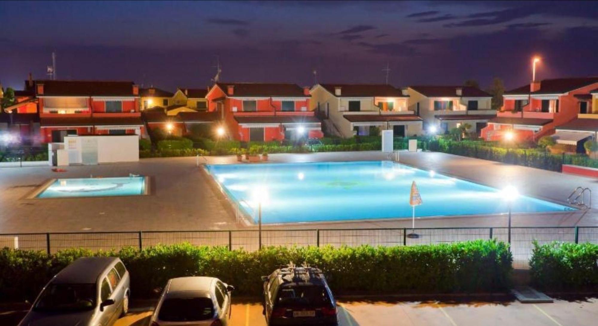 Hotel Diffuso Caorle: Family-Friendly Resort with Pools and Pet Amenities Exterior photo